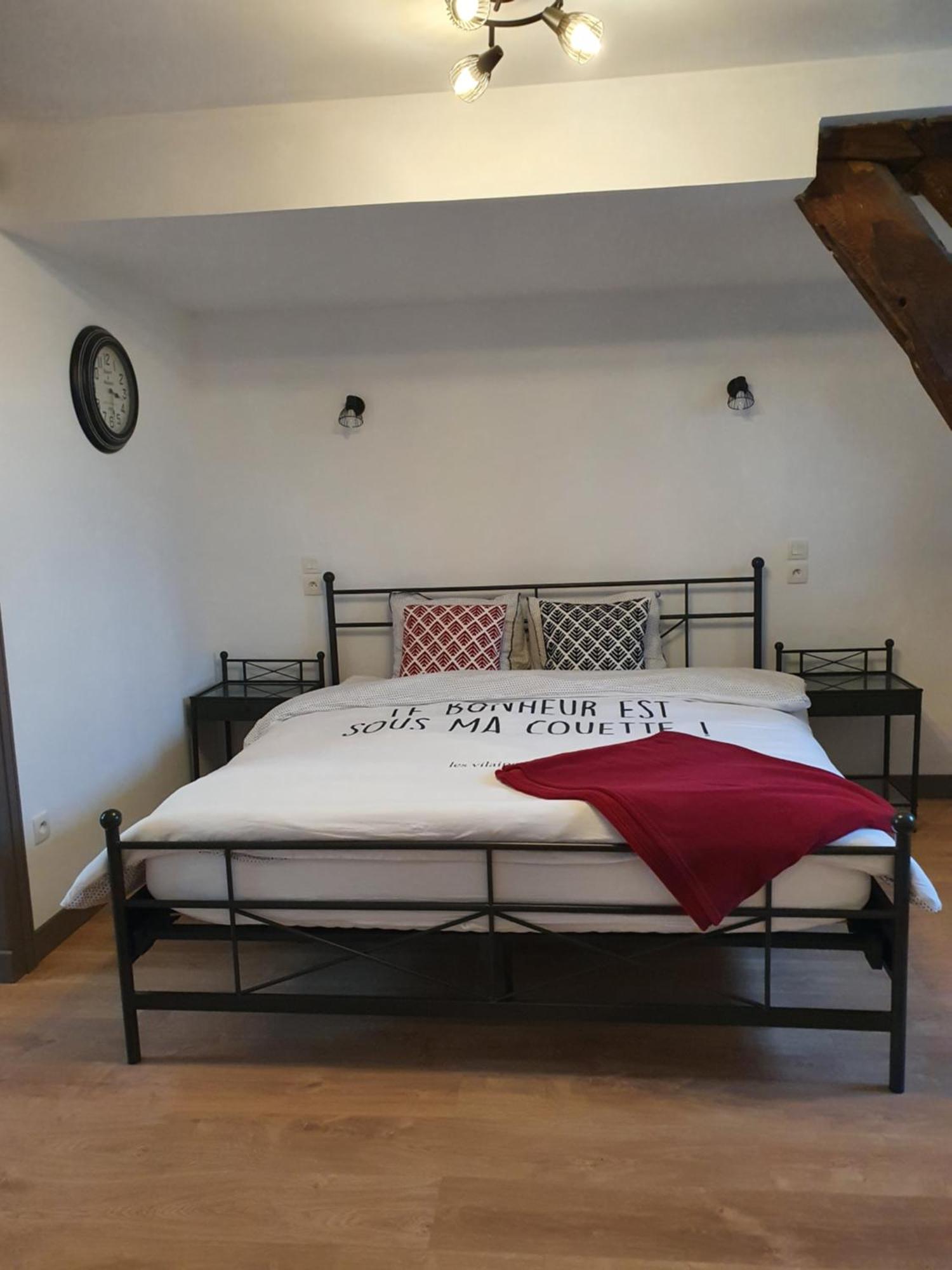 Au Petit Paradis Sainte-Gauburge-Sainte-Colombe Quarto foto